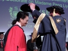 彭丽媛获梅西大学荣誉博士学位